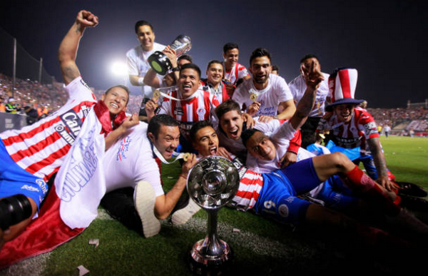 Một năm tại Mexico, 'Cậu bé vàng' Maradona đã thành 'Cậu bé bạc' - Bóng Đá