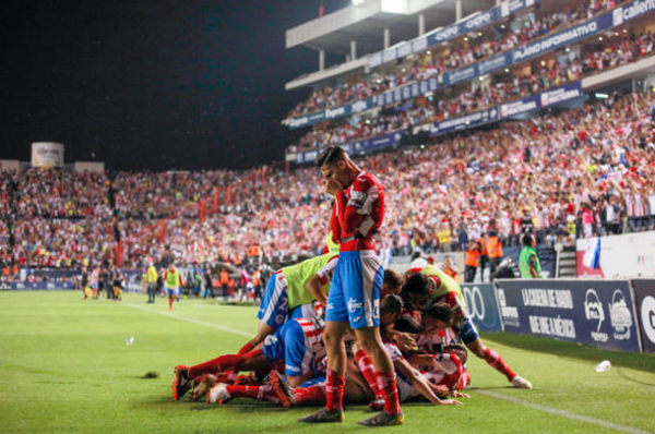 Một năm tại Mexico, 'Cậu bé vàng' Maradona đã thành 'Cậu bé bạc' - Bóng Đá