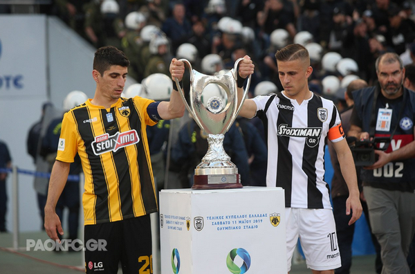 Đây! Màn nâng cúp 'tồi tệ' nhất của bóng đá Châu Âu mùa này (PAOK) - Bóng Đá