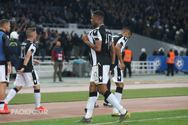 Đây! Màn nâng cúp 'tồi tệ' nhất của bóng đá Châu Âu mùa này (PAOK) - Bóng Đá