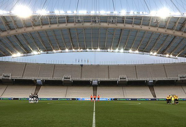 Đây! Màn nâng cúp 'tồi tệ' nhất của bóng đá Châu Âu mùa này (PAOK) - Bóng Đá