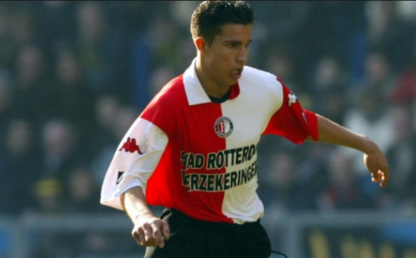 Đây! Chiếc áo Man United-Arsenal 'độc nhất vô nhị' của Van Persie - Bóng Đá