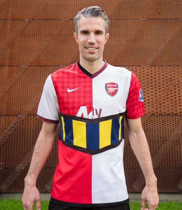 Đây! Chiếc áo Man United-Arsenal 'độc nhất vô nhị' của Van Persie - Bóng Đá