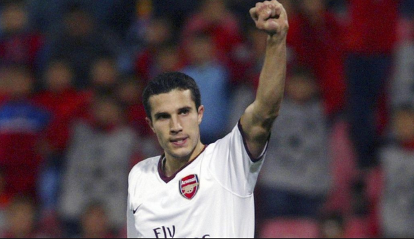 Đây! Chiếc áo Man United-Arsenal 'độc nhất vô nhị' của Van Persie - Bóng Đá