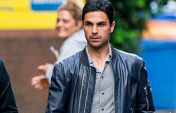 Trốn học trò, Pep Guardiola đi ăn cùng các cộng sự - Bóng Đá