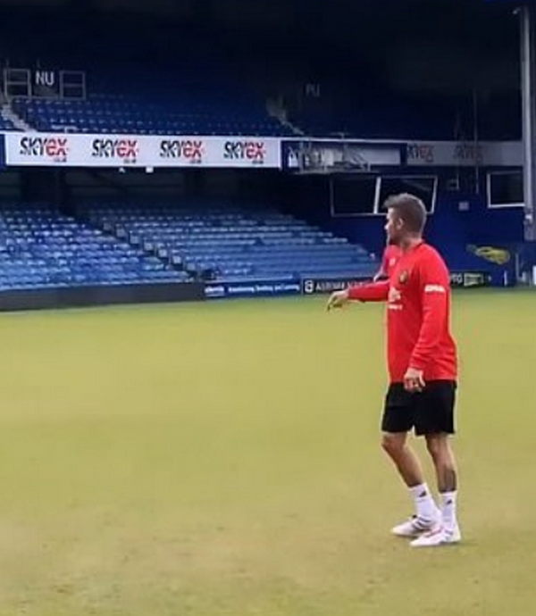 Mê Arsenal nhưng bị bắt mặc áo Man Utd, con trai Beckham hành động 'cực gắt' - Bóng Đá