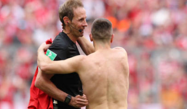 Nhận thẻ vàng sau khi ghi bàn, Ribery hành động 'sốc' với trọng tài - Bóng Đá