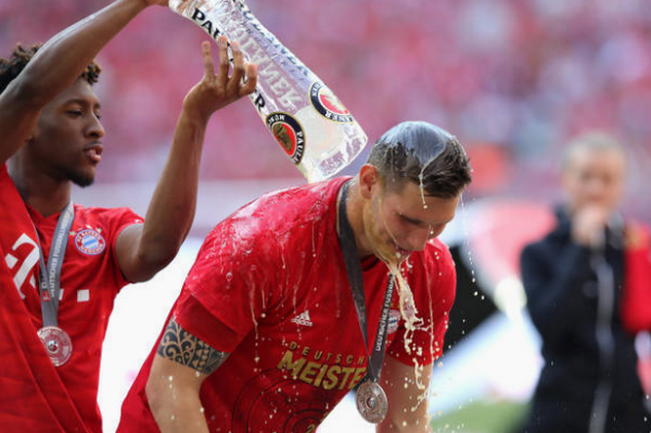 IQ vô cực, Ribery tránh 'tắm bia' bằng cách này - Bóng Đá