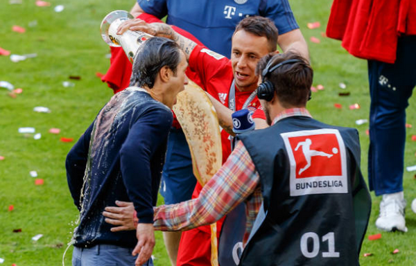 IQ vô cực, Ribery tránh 'tắm bia' bằng cách này - Bóng Đá