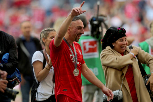 IQ vô cực, Ribery tránh 'tắm bia' bằng cách này - Bóng Đá