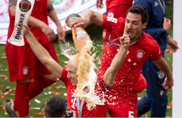 IQ vô cực, Ribery tránh 'tắm bia' bằng cách này - Bóng Đá
