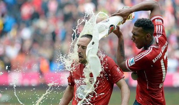 IQ vô cực, Ribery tránh 'tắm bia' bằng cách này - Bóng Đá