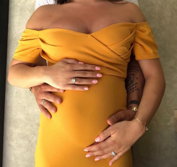 Granit Xhaka sắp có con - Bóng Đá