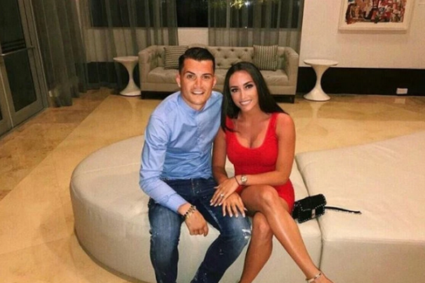 Granit Xhaka sắp có con - Bóng Đá