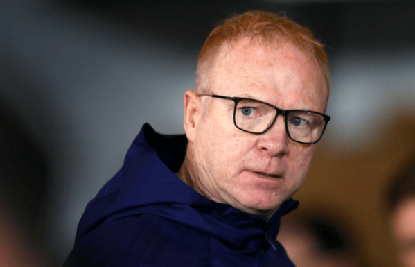 Huyền thoại Chelsea ngồi vào ghế nóng, Andrew Robertson đã thấy mặt trời (Steve Clarke) - Bóng Đá