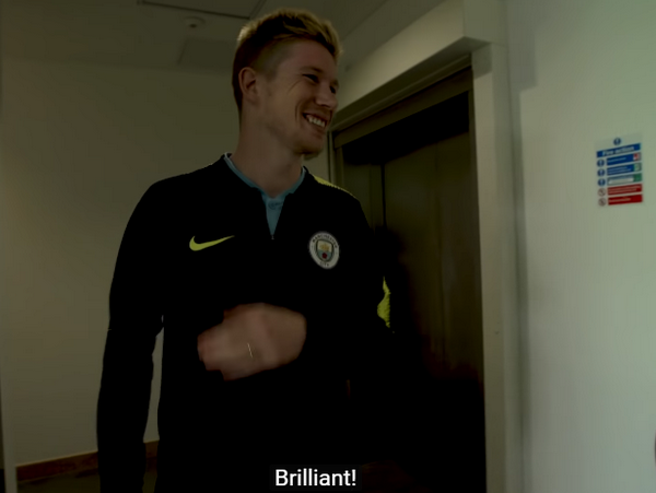 CHOÁNG! Aguero và De Bruyne khiến chiếc cúp Premier League vỡ nát - Bóng Đá