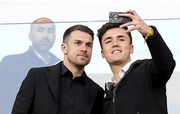 Ramsey thăm phòng truyền thống Juve - Bóng Đá