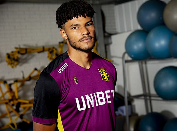 Kẻ từng 'hành hung' Ibrahimovic giờ là trò cưng của Terry (Mings) - Bóng Đá