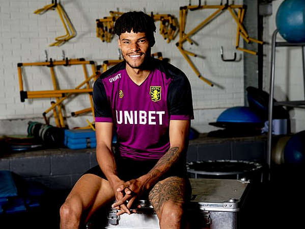 Kẻ từng 'hành hung' Ibrahimovic giờ là trò cưng của Terry (Mings) - Bóng Đá