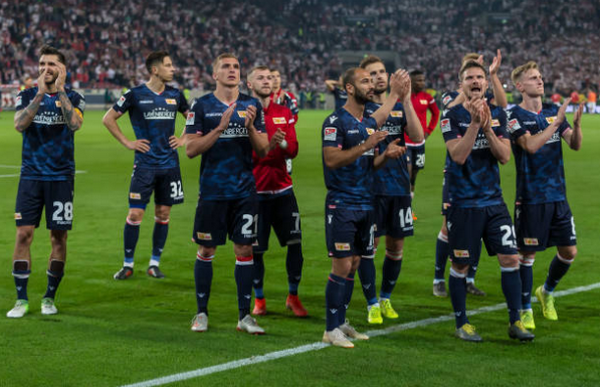 Bất lợi trên sân nhà, Nhà vô địch thế giới nguy cơ xuống hạng (Parvard) - Bóng Đá