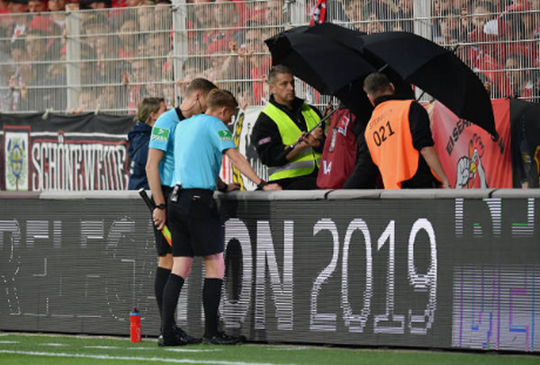 Chấn động Bundesliga, 'Thiên nga trắng' Stuttgart lại xuống hạng - Bóng Đá