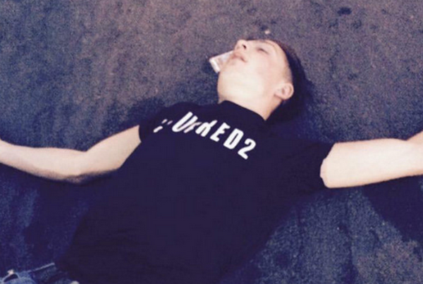Jack Grealish mang giày rách - Bóng Đá