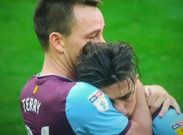 Jack Grealish mang giày rách - Bóng Đá