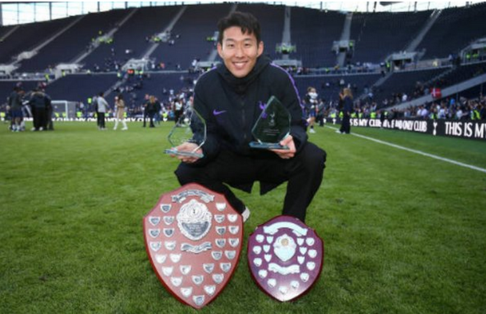 Moussa Sissoko nhận giải Player of the year - Bóng Đá