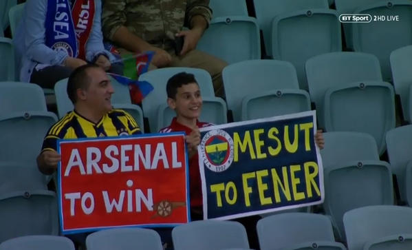 Baku chứng kiến hàng ngàn ghế trống - Bóng Đá