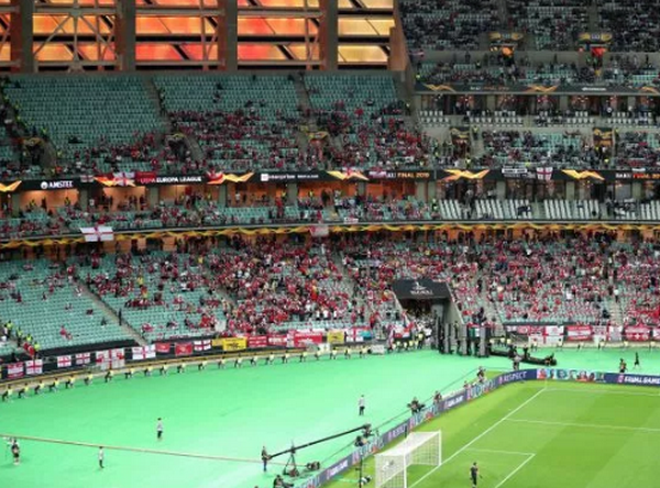 Baku chứng kiến hàng ngàn ghế trống - Bóng Đá