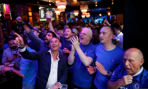 Baku chứng kiến hàng ngàn ghế trống - Bóng Đá