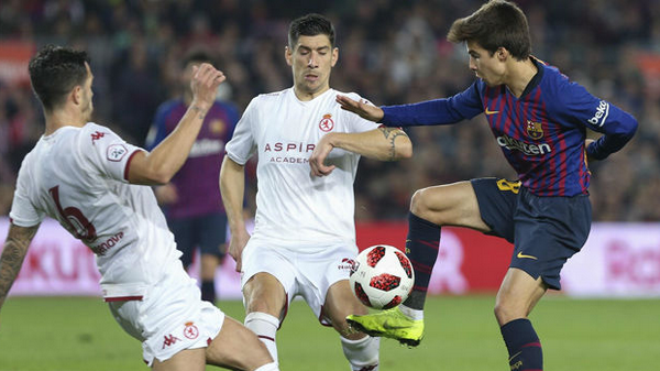 Riqui Puig tâng bóng tennis - Bóng Đá