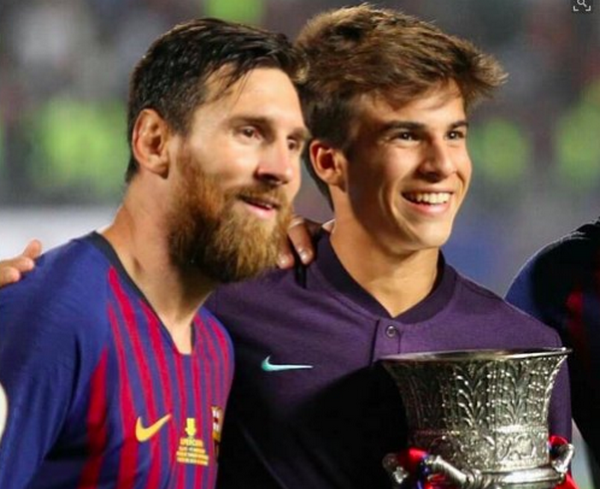 Riqui Puig tâng bóng tennis - Bóng Đá