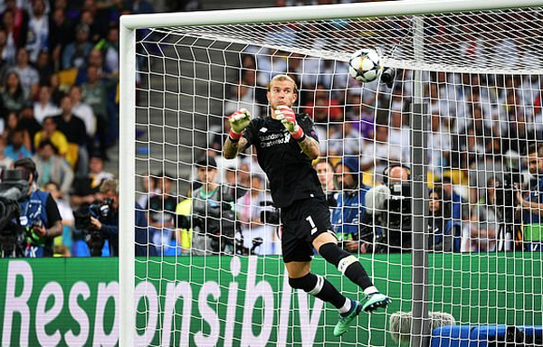 Karius đi chơi cùng bạn gái - Bóng Đá