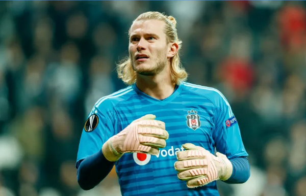 Karius đi chơi cùng bạn gái - Bóng Đá