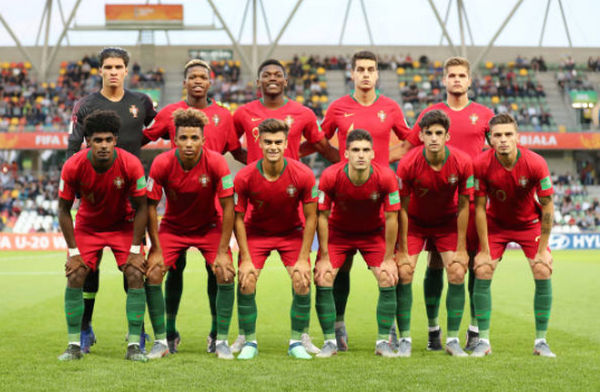 Vô địch châu Âu, đàn em Ronaldo vẫn 'sấp mặt' tại vòng bảng World Cup - Bóng Đá