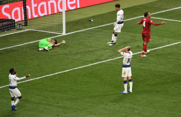 Tiết lộ: Phía sau màn ăn mừng của Salah là sự thật 'đau lòng'  - Bóng Đá