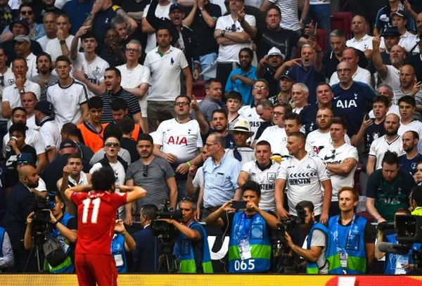 Tiết lộ: Phía sau màn ăn mừng của Salah là sự thật 'đau lòng'  - Bóng Đá