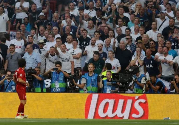 Tiết lộ: Phía sau màn ăn mừng của Salah là sự thật 'đau lòng'  - Bóng Đá