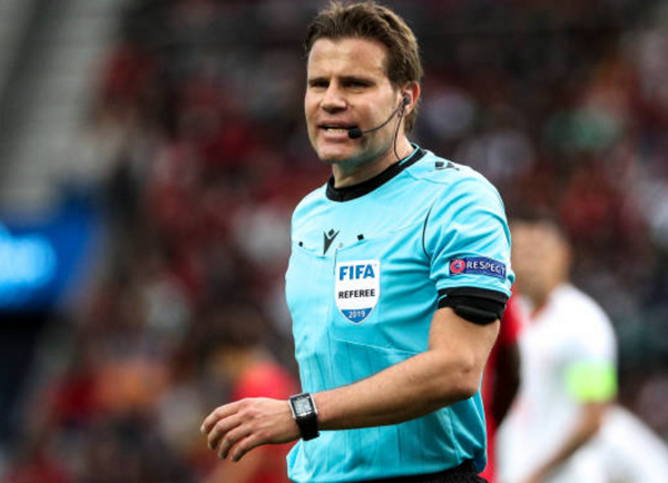 CHOÁNG! VAR biến quả pen của Bồ Đào Nha thành pen cho Thụy Sĩ - Bóng Đá