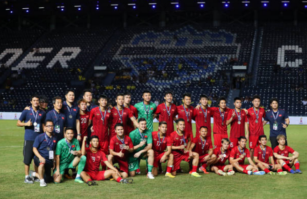 Đây! Những hình ảnh khiến chúng ta không khỏi tự hào về các chàng trai áo đỏ - Bóng Đá