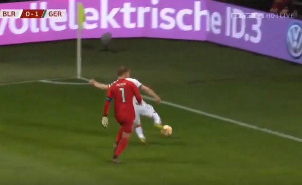 Cả gan 'thách thức' Neuer, tiền đạo đối thủ nhận cái kết đắng - Bóng Đá