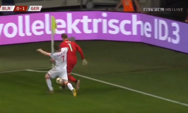 Cả gan 'thách thức' Neuer, tiền đạo đối thủ nhận cái kết đắng - Bóng Đá