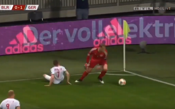 Cả gan 'thách thức' Neuer, tiền đạo đối thủ nhận cái kết đắng - Bóng Đá