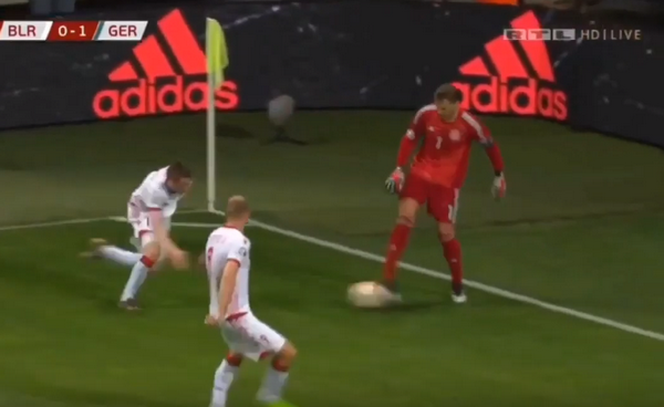 Cả gan 'thách thức' Neuer, tiền đạo đối thủ nhận cái kết đắng - Bóng Đá