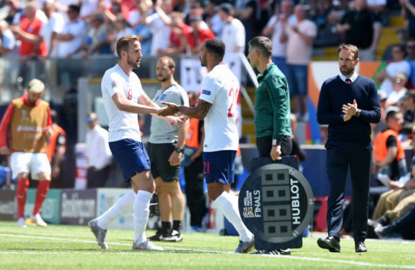 Cởi găng đá 'pen, Pickford mang về huy chương cho Tam sư - Bóng Đá