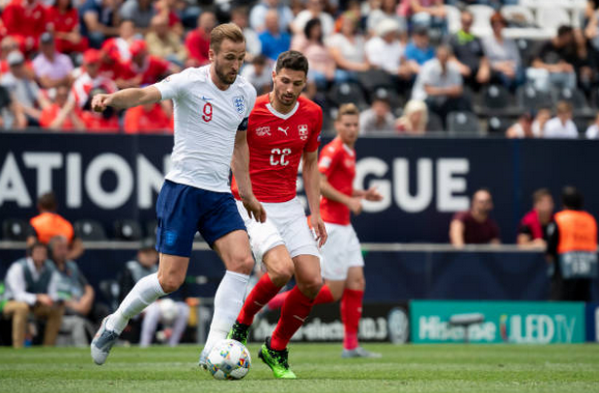 Cởi găng đá 'pen, Pickford mang về huy chương cho Tam sư - Bóng Đá