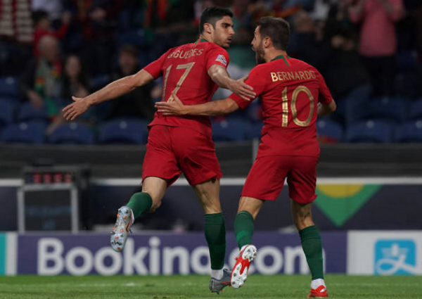 Hattrick trước Thụy Sĩ không thể giúp Ronaldo trở thành 