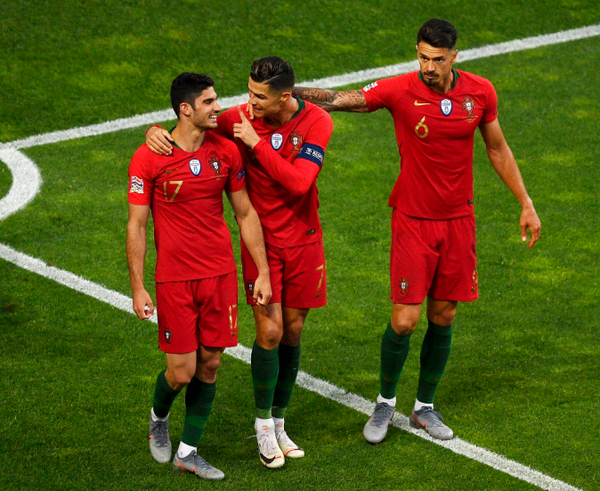 Hattrick trước Thụy Sĩ không thể giúp Ronaldo trở thành 