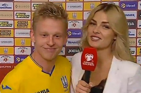 Cao hứng sau chiến thắng, sao Man City 'cưỡng hôn' nữ phóng viên xinh đẹp - Bóng Đá